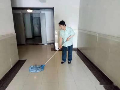 亞泰梧桐公館7月服務品質(zhì)提升月播報 以汗水洗滌園區(qū)，用匠心守護家園——地面清洗紀實